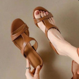صندل زنانه پاشنهدار مدل Classic Heel با طراحی شیک و کفی نرم و راحت
