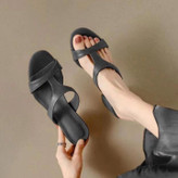 صندل زنانه پاشنهدار مدل Classic Heel با طراحی شیک و کفی نرم و راحت