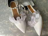 کفش زنانه مجلسی مدل Pearl Bow پاشنه سهسانت با اکسسوری ثابت